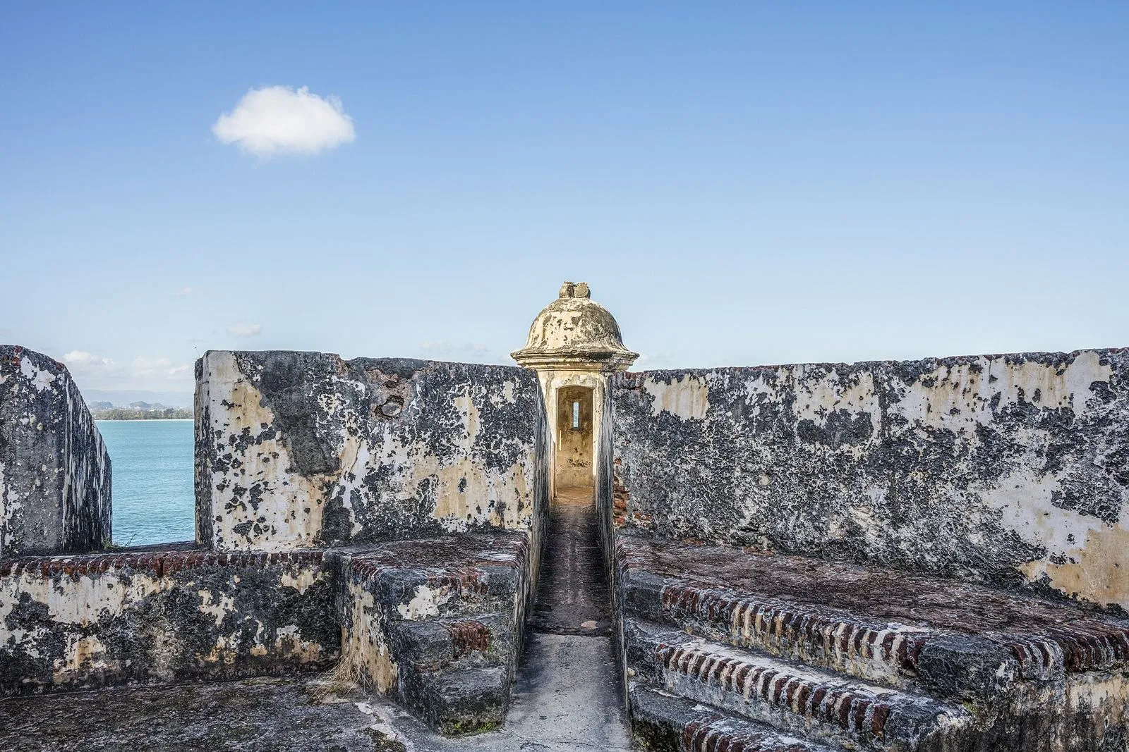 Muralla y garita del castillo San Felipe del Morro en San Juan de Puerto Rico